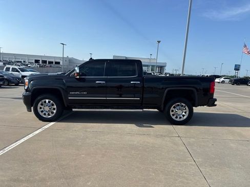 Used 2018 GMC Sierra 2500 Denali w/ Duramax Plus Package AWD/4WD image 3