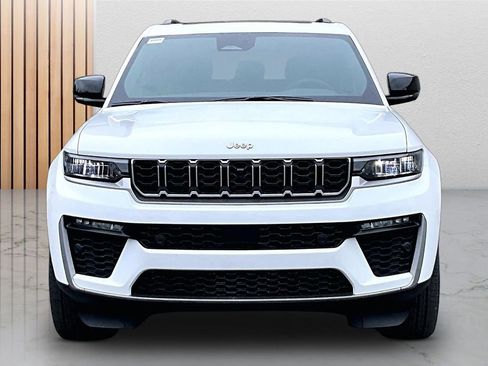 New 2026 Jeep Grand Cherokee Limited w/ Luxury Tech Group II AWD/4WD image 3