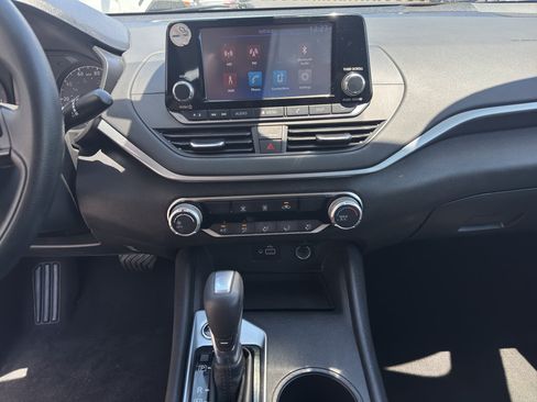 Used 2024 Nissan Altima 2.5 S FWD image 13