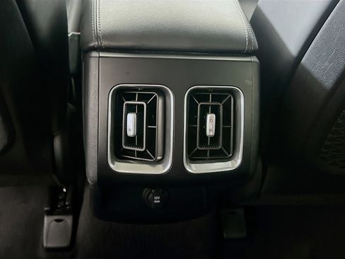 Used 2024 Kia Sorento S image 27