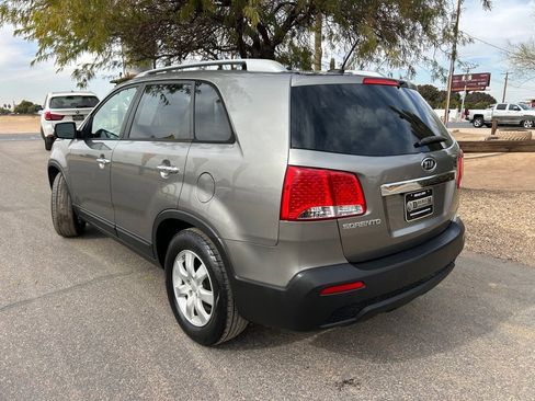 Used 2013 Kia Sorento LX w/ Convenience Pkg FWD image 3