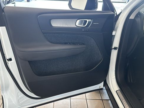 Used 2025 Volvo XC40 B5 Ultra AWD/4WD image 21