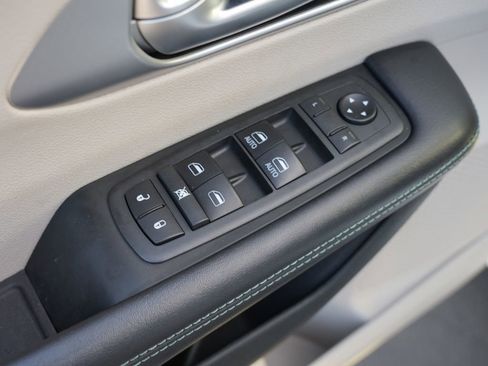 Used 2018 Chrysler Pacifica Touring Plus image 17