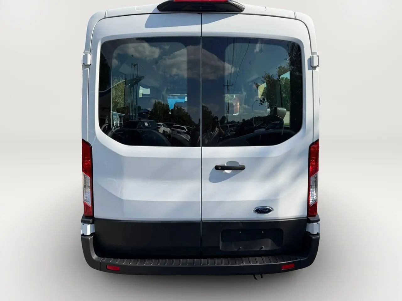 Used 2020 Ford Transit 150 XL RWD image 4
