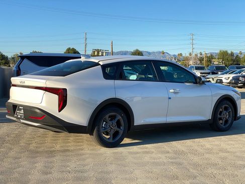 New 2026 Kia K4 LXS image 3