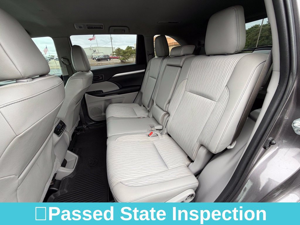 Used 2019 Toyota Highlander Plus FWD image 23