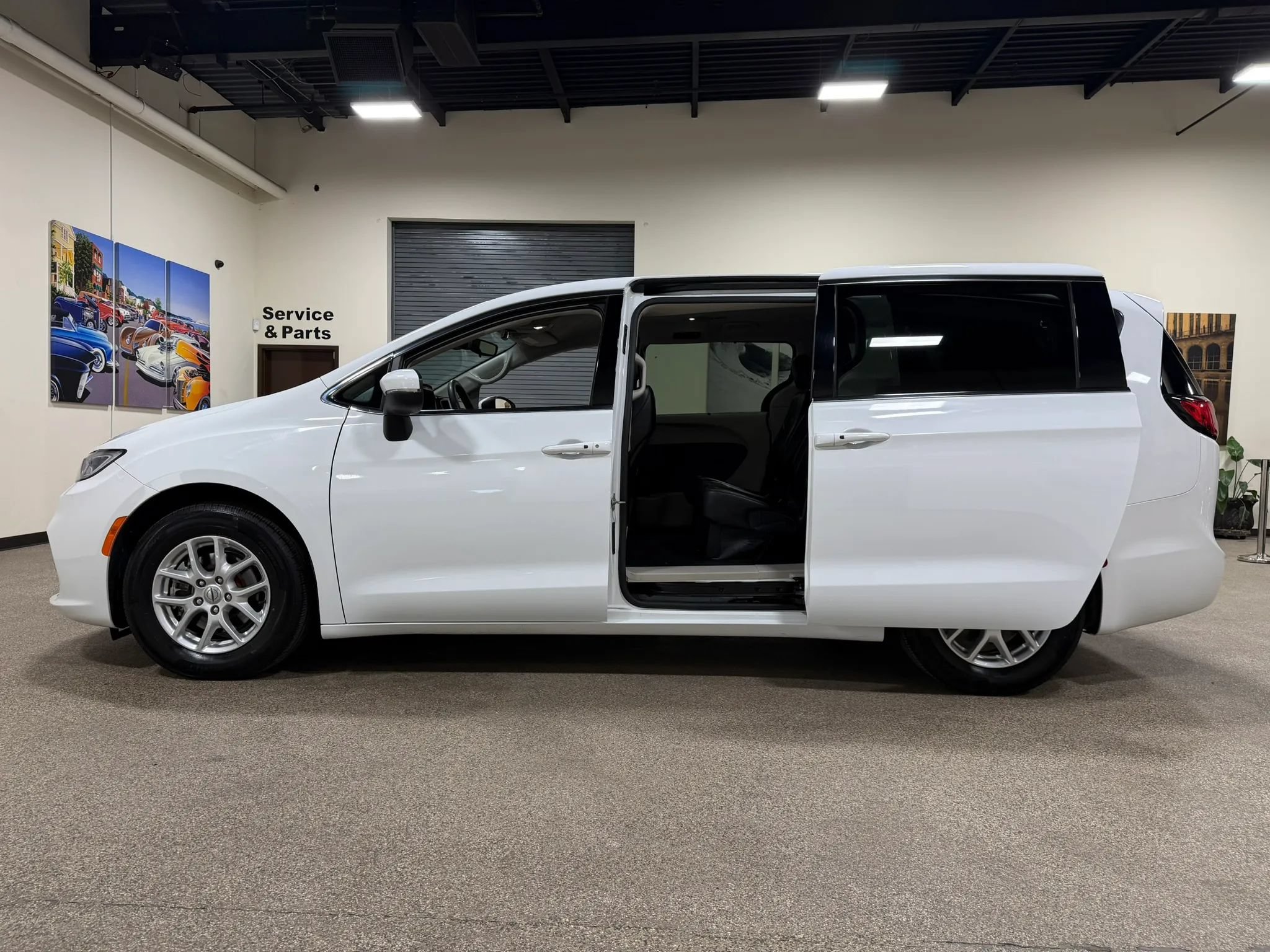 Used 2023 Chrysler Pacifica Touring-L FWD image 21