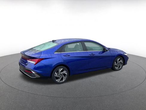 Used 2025 Hyundai Elantra Limited FWD image 15