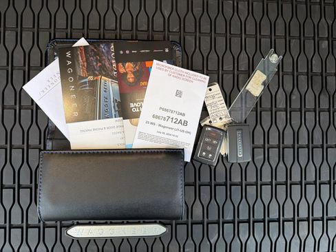 Used 2025 Jeep Wagoneer Series II image 24