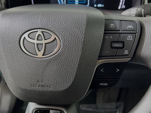 Used 2025 Toyota Camry LE image 20