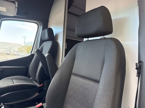 Used 2021 Mercedes-Benz Sprinter 2500 image 21