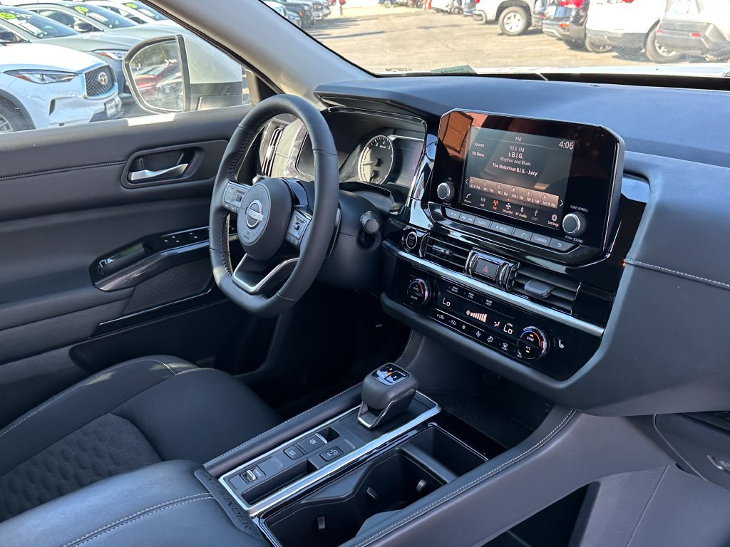 Used 2022 Nissan Pathfinder SV FWD image 15