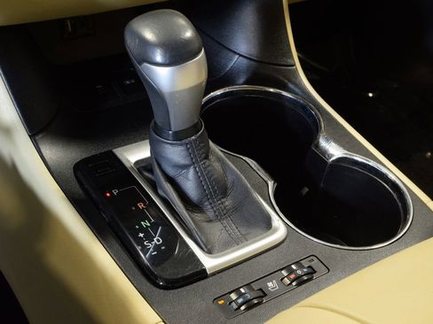 Used 2015 Toyota Highlander Limited AWD/4WD image 26