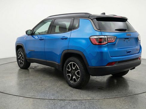 Used 2025 Jeep Compass Trailhawk AWD/4WD image 6
