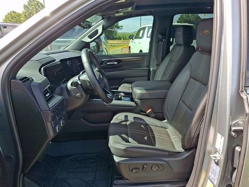 Used 2025 Chevrolet Tahoe High Country AWD/4WD image 10