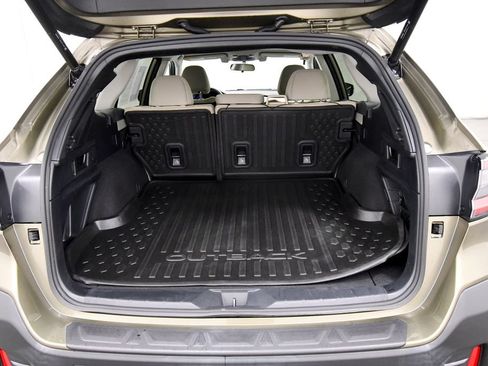 Used 2022 Subaru Outback Premium AWD/4WD image 7
