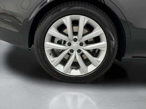 Used 2026 Land Rover Discovery Limited Edition image 8