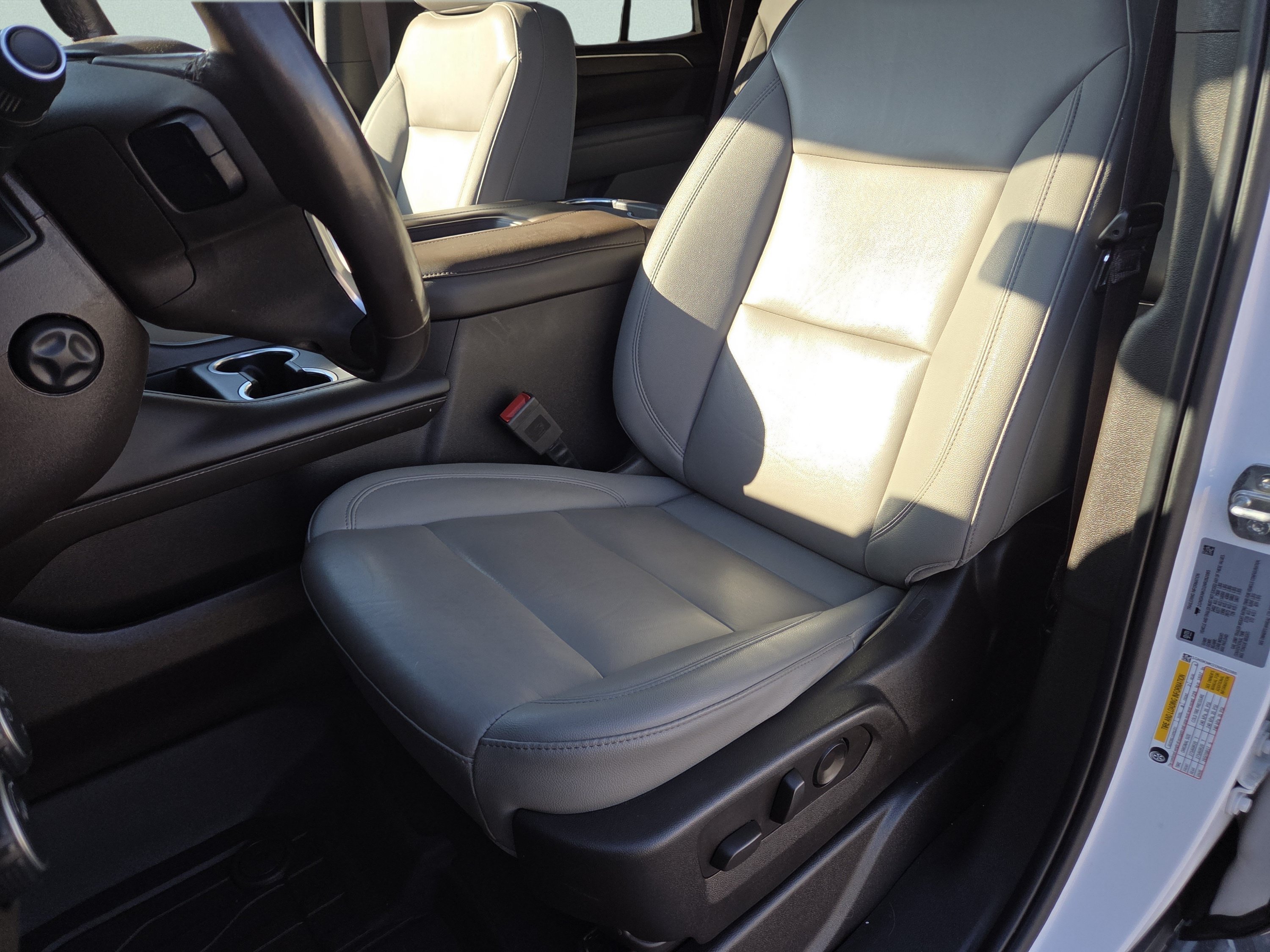 Used 2022 Chevrolet Tahoe LT w/ LT Signature Package AWD/4WD image 6