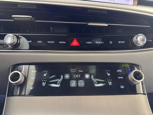 New 2026 Genesis GV70 2.5T Advanced AWD/4WD image 8