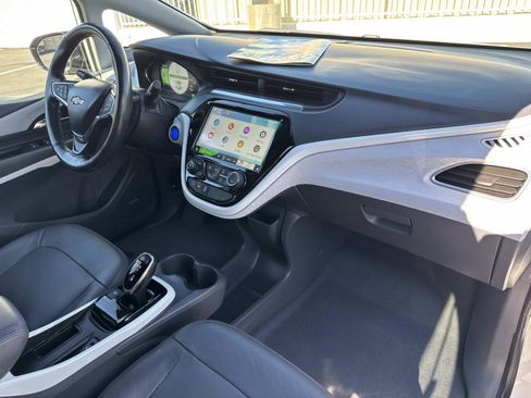 Used 2020 Chevrolet Bolt Premier w/ Infotainment Package image 28