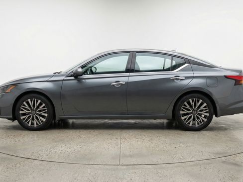 Used 2025 Nissan Altima 2.5 SV FWD image 5