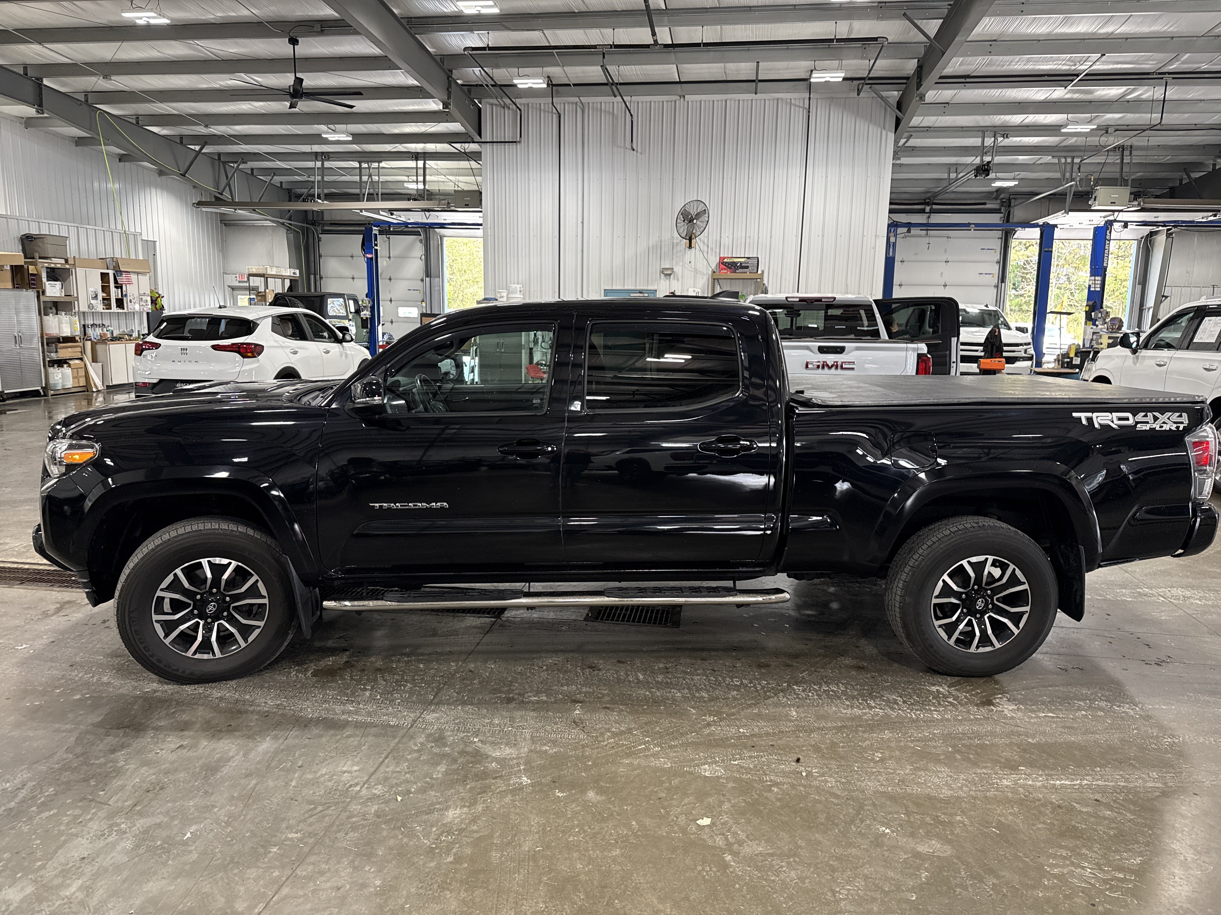 Used 2021 Toyota Tacoma TRD Sport AWD/4WD image 5