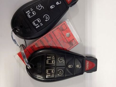 Used 2020 Dodge Grand Caravan SXT image 32