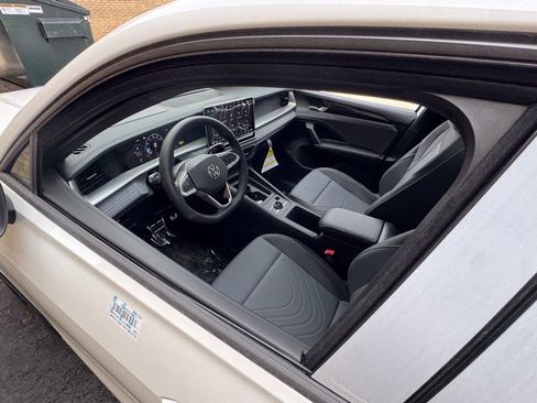 New 2026 Volkswagen Tiguan SE R-Line image 15