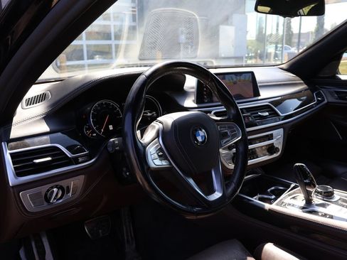 Used 2019 BMW 750i xDrive w/ Executive Package AWD/4WD image 19
