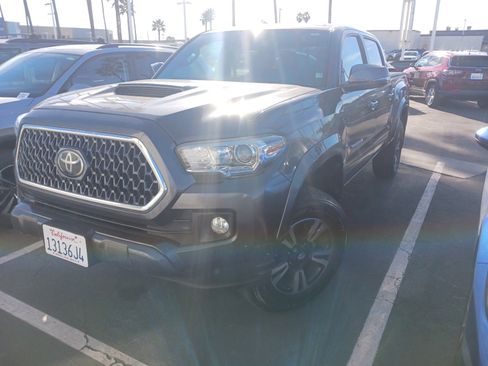 Used 2019 Toyota Tacoma TRD Sport image 1