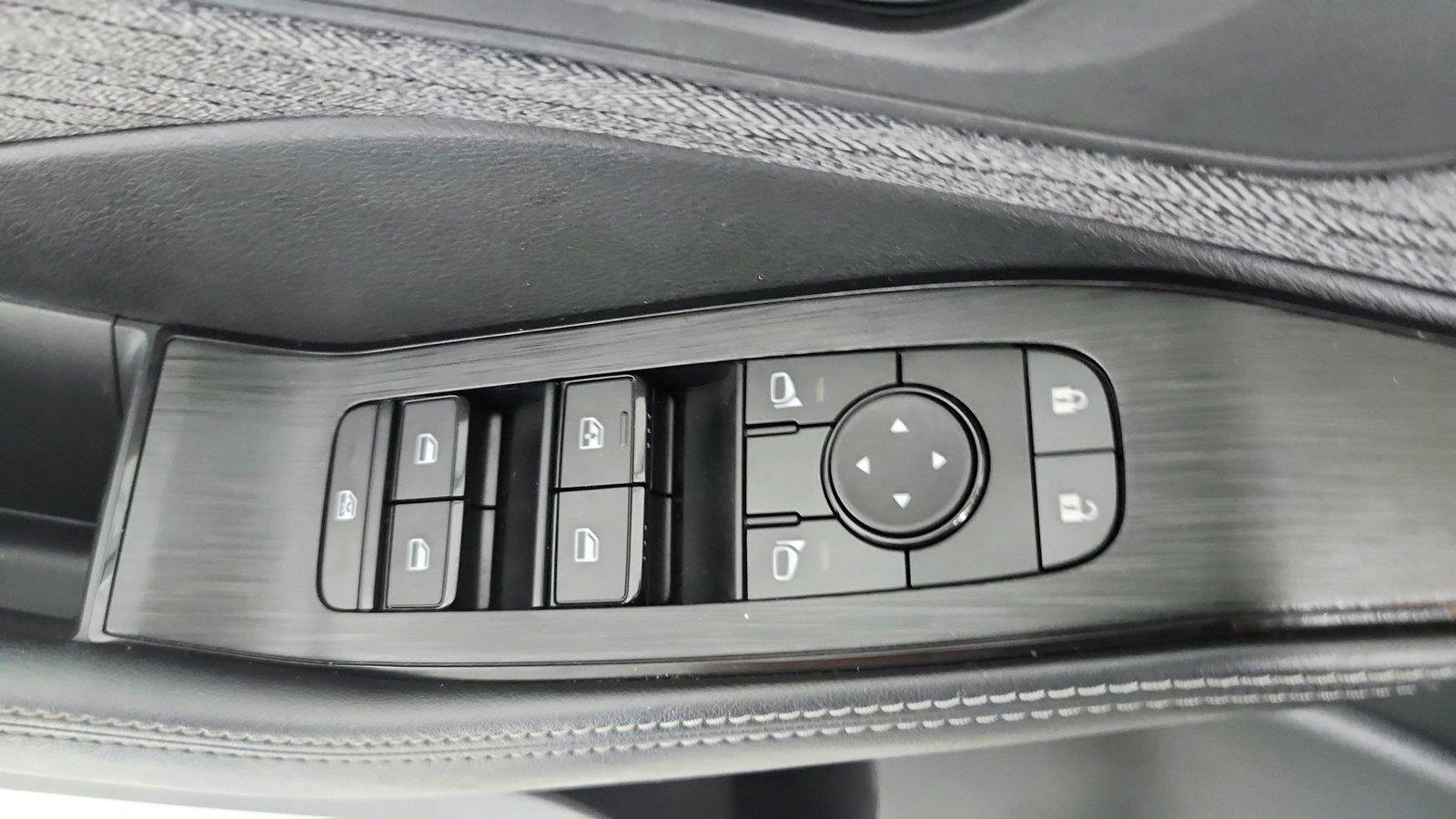 Used 2023 Nissan Rogue SV FWD image 17