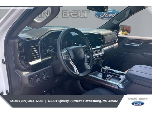 Used 2024 Chevrolet Silverado 1500 LT Trail Boss w/ Protection Package AWD/4WD image 13