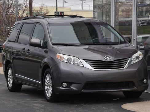 Used 2013 Toyota Sienna XLE FWD image 5