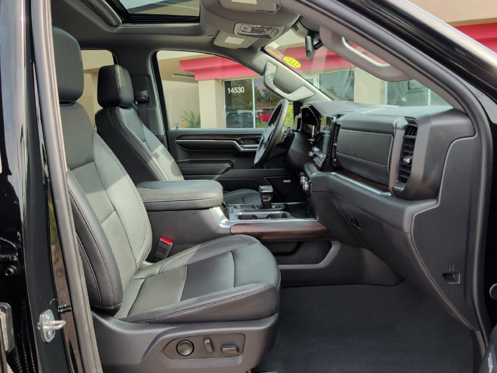 Used 2024 GMC Sierra 1500 SLT w/ SLT Premium Plus Package AWD/4WD image 37