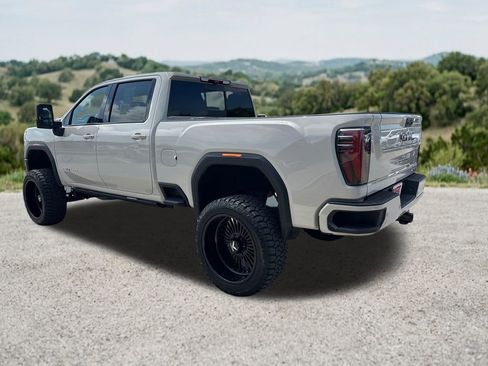 Used 2026 GMC Sierra 2500 AT4 w/ AT4 Premium Plus Package AWD/4WD image 8