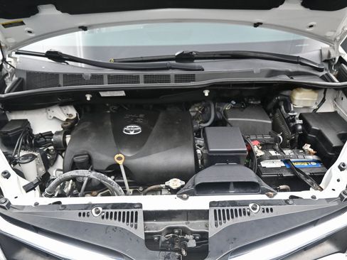 Used 2019 Toyota Sienna LE image 14