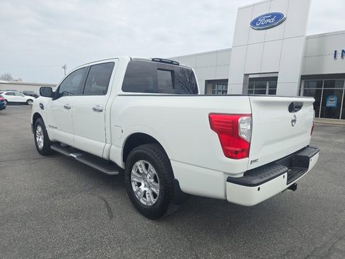 Used 2017 Nissan Titan SV image 8