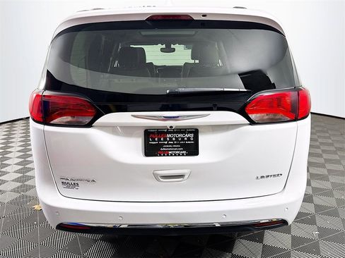 Used 2020 Chrysler Pacifica Limited image 6
