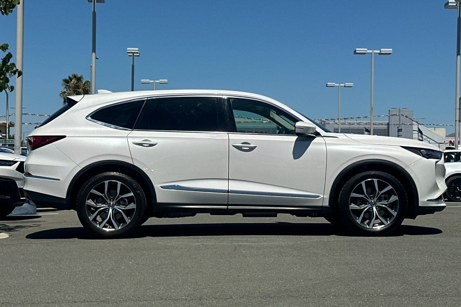 Used 2024 Acura MDX w/ Technology Package FWD image 3