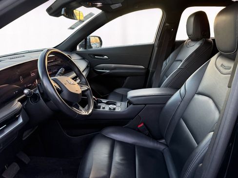 Used 2024 Cadillac XT4 Premium Luxury image 9