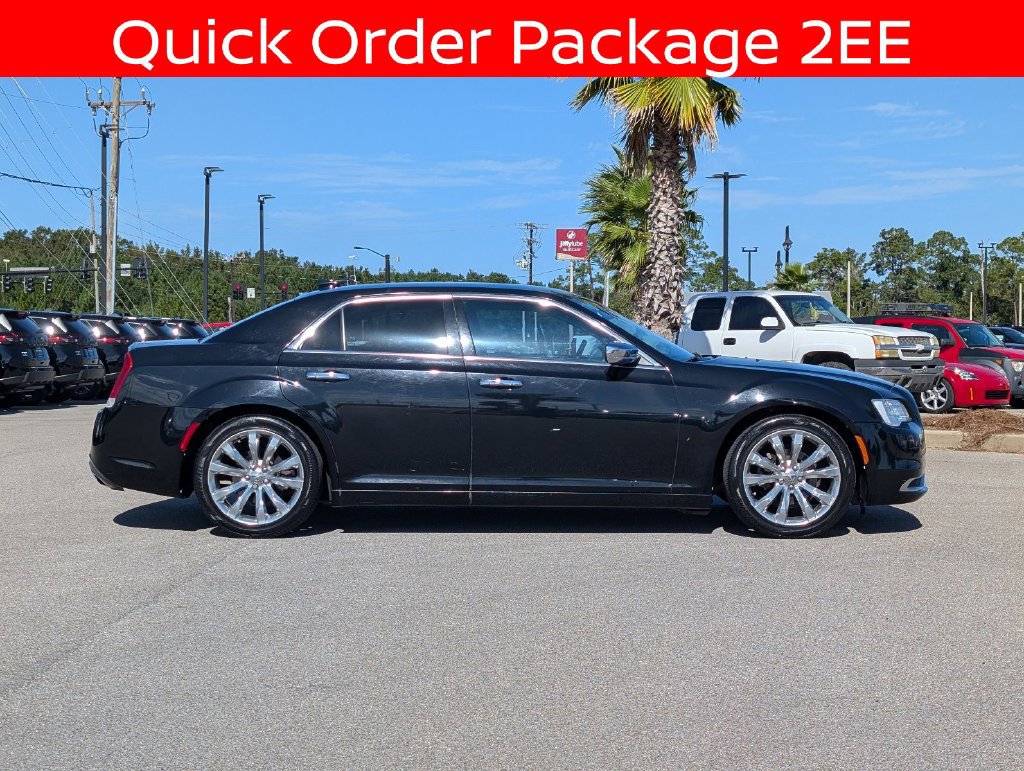Used 2020 Chrysler 300 Touring w/ Chrome Appearance Package RWD image 8