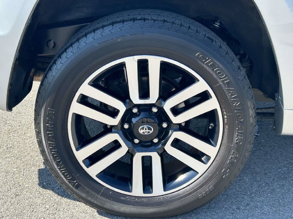 Used 2015 Toyota 4Runner Limited AWD/4WD image 9