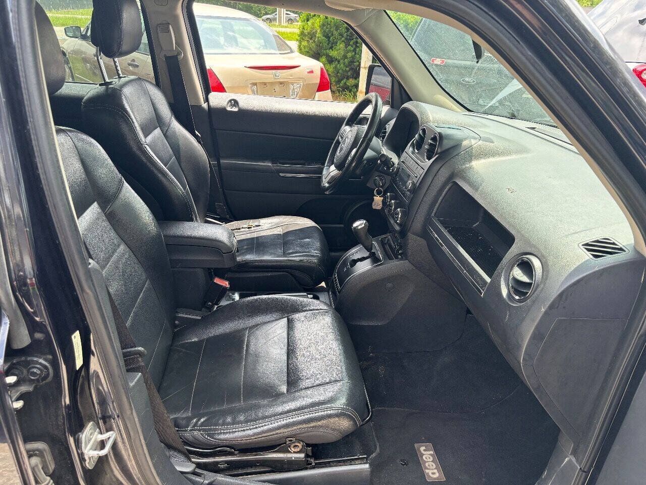Used 2011 Jeep Patriot Latitude w/ Sun/Sound Group AWD/4WD image 11