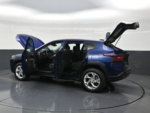 Used 2024 Chevrolet Trax LS w/ LS Convenience Package FWD image 31