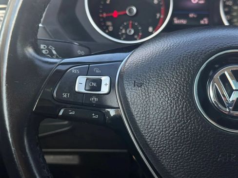 Used 2019 Volkswagen Tiguan SE w/ Panoramic Sunroof Package FWD image 18