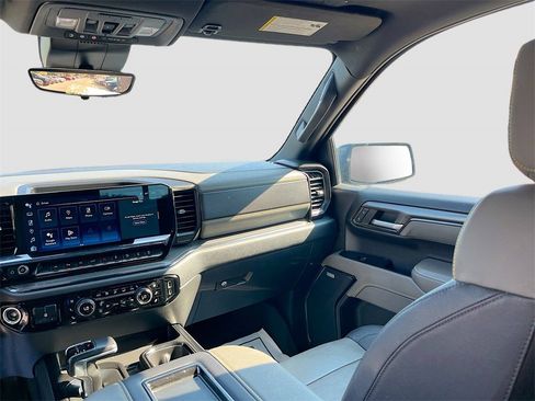 Used 2022 Chevrolet Silverado 1500 ZR2 w/ Technology Package image 24
