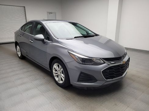 Used 2019 Chevrolet Cruze LT w/ Sun And Sound Package FWD image 13