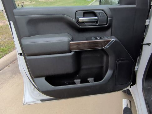 Used 2019 Chevrolet Silverado 1500 LT w/ Texas Edition image 10