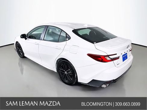 Used 2025 Toyota Camry SE image 5