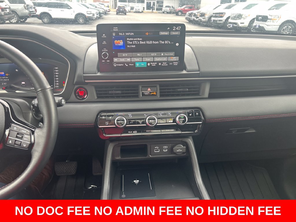 Used 2025 Honda Pilot Black Edition image 17